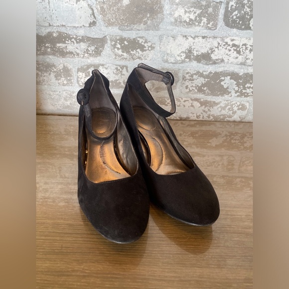 Bandolino Black Suede Ankle Strap Heel - Picture 2 of 6